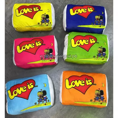 Мягкая подушка Love is